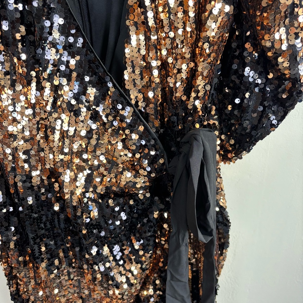 City Chic Irresistible Sequin Wrap Dress Women’s Size XL 22 Black Gold NWT - Picture 2 of 7